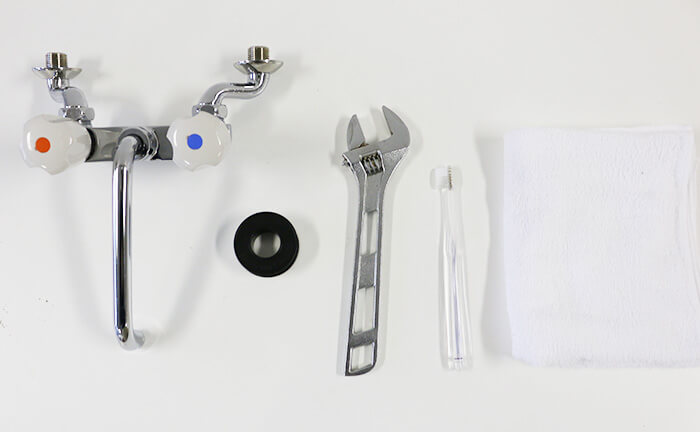 壁付けツーホールタイプの蛇口交換に必要な道具