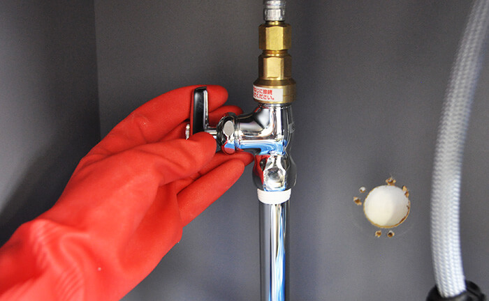 止水栓を閉める