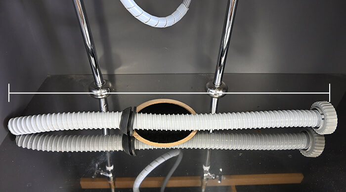 排水ホースの長さを測る