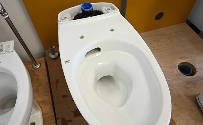 便座を取り外した状態